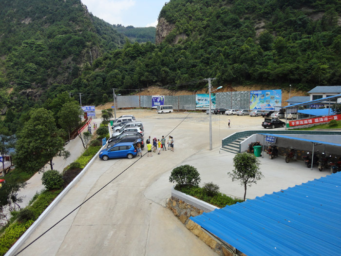 凤凰峡漂流终点停车场